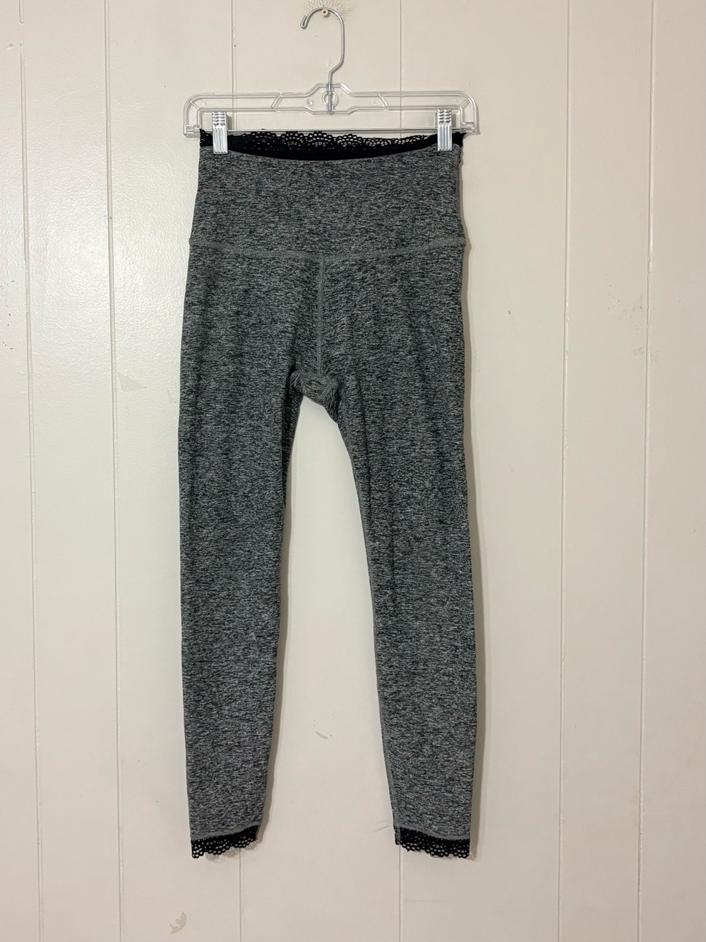 Beyond Yoga Heather Gray Black Lace Trim High Rise Leggings Size M